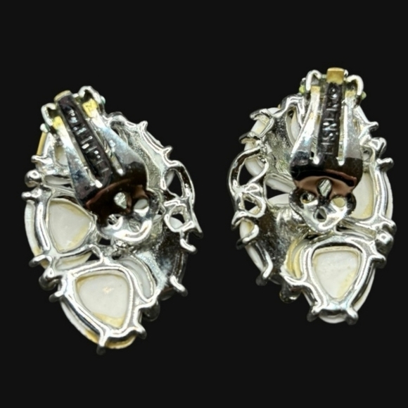 LISNER Vintage silver tone white lucite clear rhinestone shell Clip On earrings - Picture 5 of 9